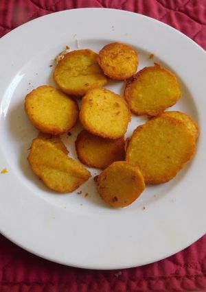 A picture of Aromatic flavorful tasty Taro chips.