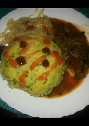 A picture of Mokimo,mbuzi stew and cabbage.