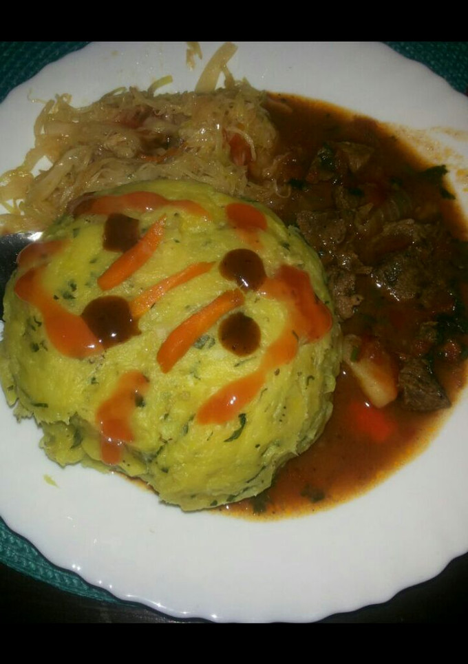 A picture of Mokimo,mbuzi stew and cabbage.