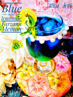 A picture of Blue mint lemonade.