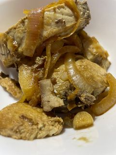 Una foto de Atún encebollado. Olla GM