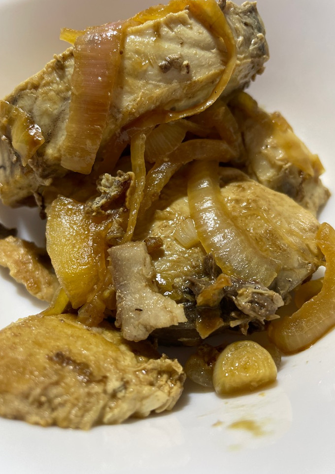 Una foto de Atún encebollado. Olla GM