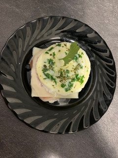 Una foto de Tortilla de clara con jamón y queso
