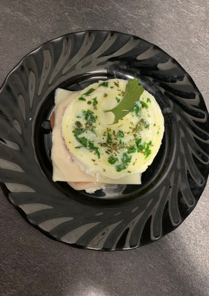 Una foto de Tortilla de clara con jamón y queso