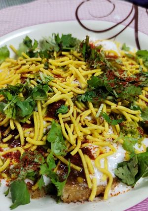 ખસ્તા કચોરી (Khasta Kachori Recipe In Gujarati) રેસીપી મુખ્ય ફોટો