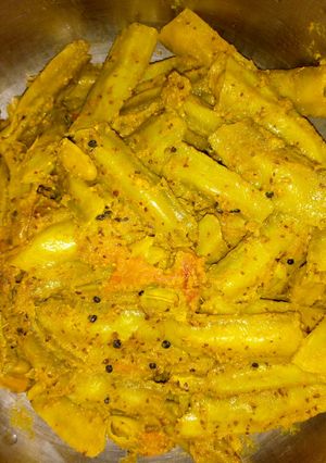 A picture of Potato drumstick in mustard sauce.