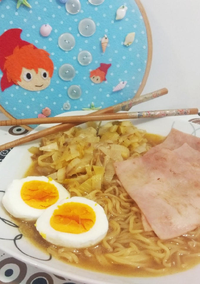 Una foto de Fideos con jamón de Ponyo en el acantilado