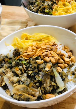 Hình của món Cơm hến.