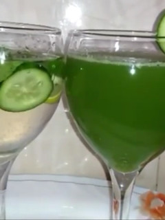 A picture of Cucumber juice and refreshing water.