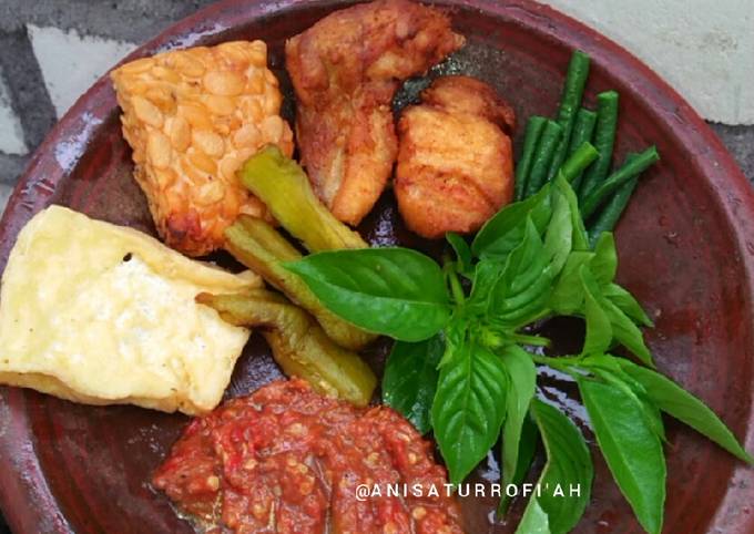 Wajib coba! Resep termudah buat Penyetan Pedas~Ayam Penyet dijamin sesuai selera