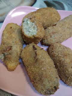 Una foto de Croquetas de borraja, jamón y nueces