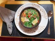 Una foto de sopa de carne molida