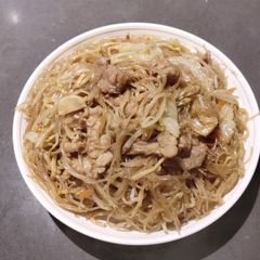 A picture of Stir-Fried Rice Noodles with Pork.