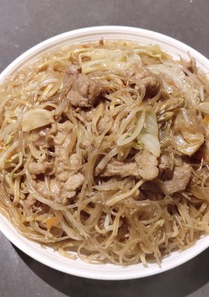 A picture of Stir-Fried Rice Noodles with Pork.
