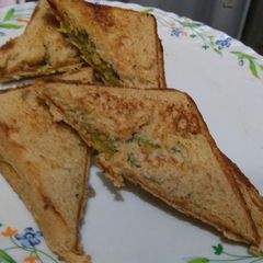 A picture of Boiled chana dal grilled sandwich.