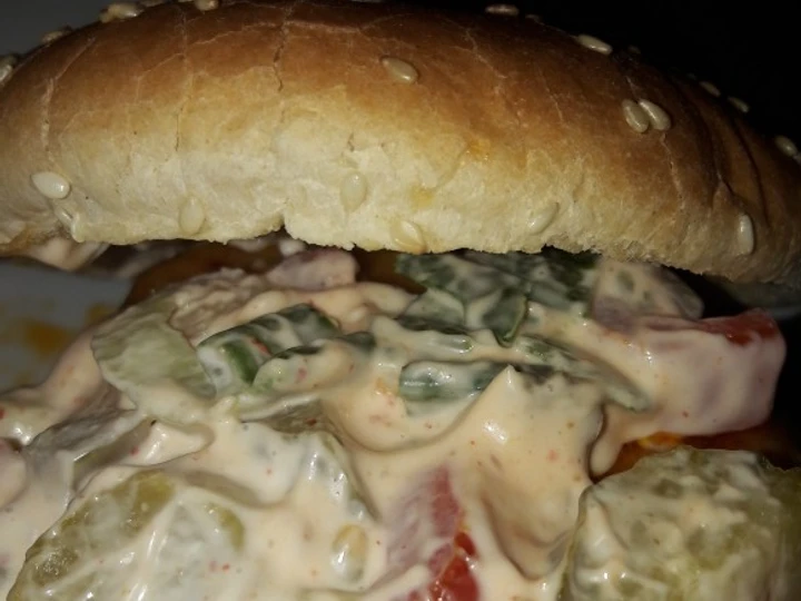 Easy Steps Prepare Recipes Chunky Sriracha burger sauce the Can Spoil the Tongue Can Pamper Your Tongue.