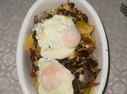 Una foto de revuelto morcilla