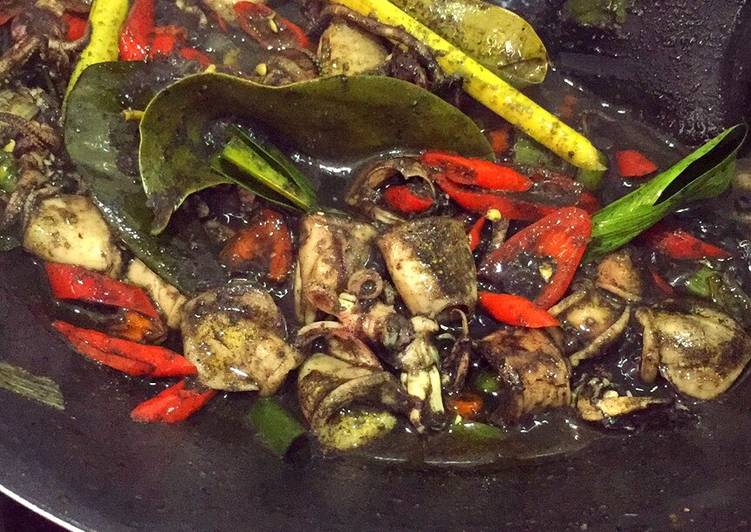 Bahan mengolah Cumi Masak Hitam, Enak Banget