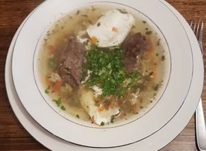 Una foto de Sopa de verduras con panita de pollo