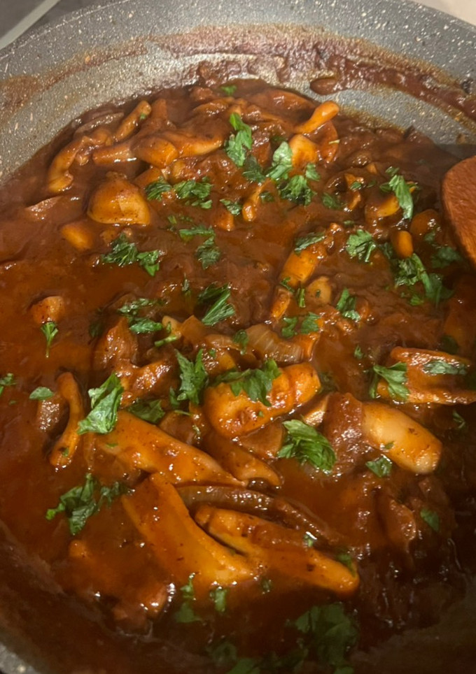 Una foto de Calamares en salsita