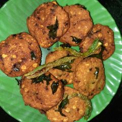 A picture of Parippu vada - traditional Kerala snacks.