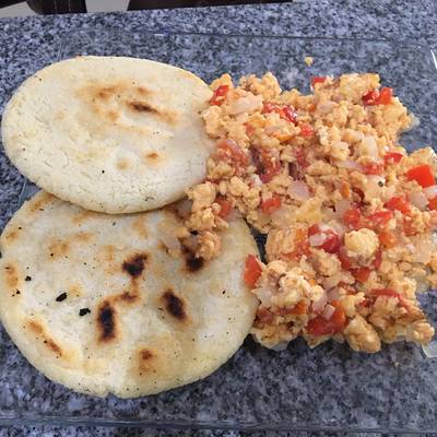 Arepas con perico (Desayuno criollo venezolano) Receta de Tyrone- Cookpad