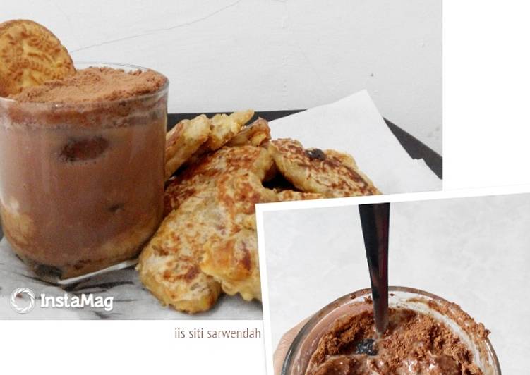 Es milo biskuit roma (ala cafe) + pisang biskuit roma