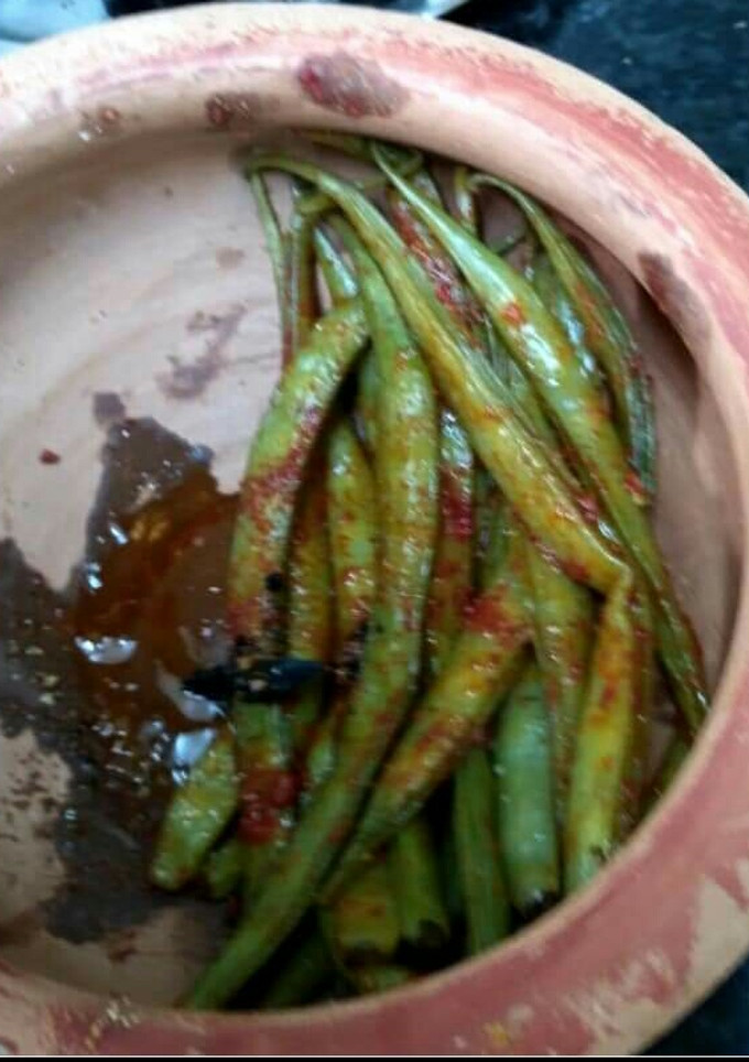 A picture of Smoked Cluster beans.