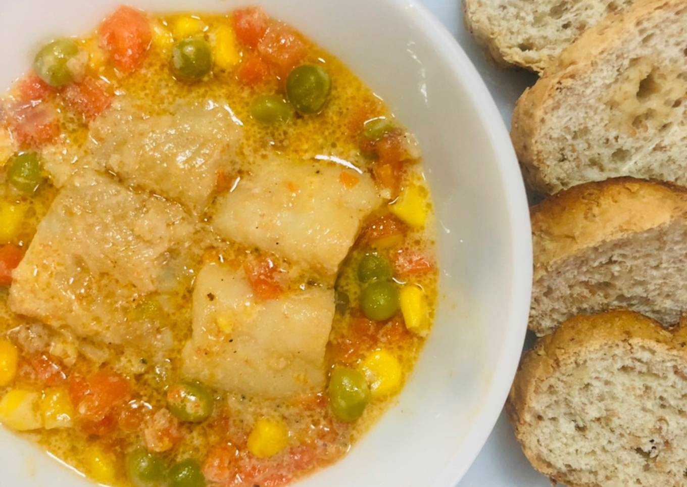 Creamy Fish (with Corn, Carrots and Peas) with Dipping Bread