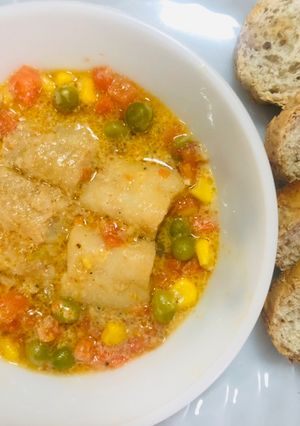 A picture of Creamy Fish (with Corn, Carrots and Peas) with Dipping Bread.