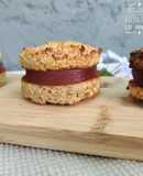 Alfajores de avena y coco con membrillo