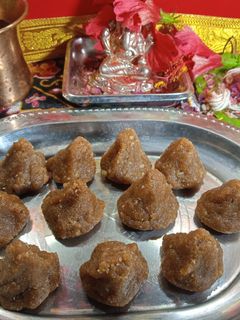 चुरमा मोदक (churma modak recipe in marathi) रेसिपी चे मुख्य फोटो