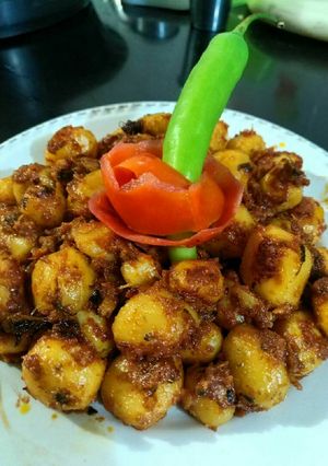 A picture of Dry dum aloo.