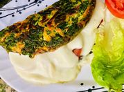 Una foto de omelette de acelga