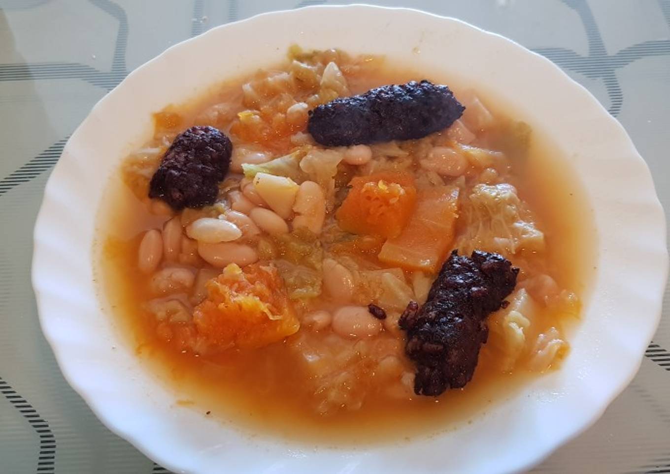 Judías blancas con col y morcilla receta de Karlos Arguiñano