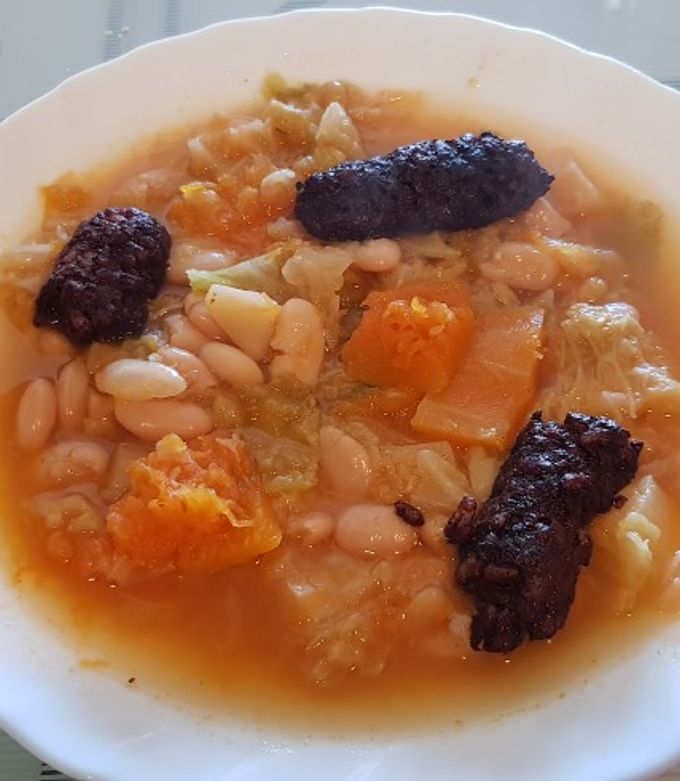 Foto principal de Judías blancas con col y morcilla receta de Karlos Arguiñano