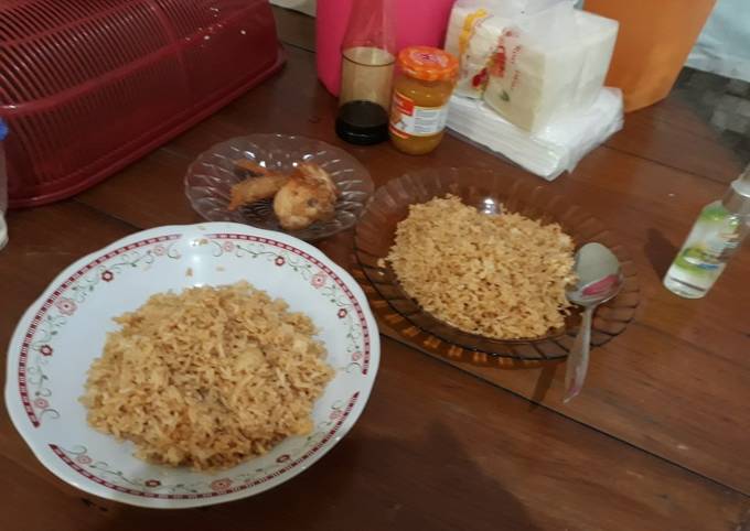 NasGor Sajiku Rasa Ayam (nasgor versi 1) + ayam goreng tepung