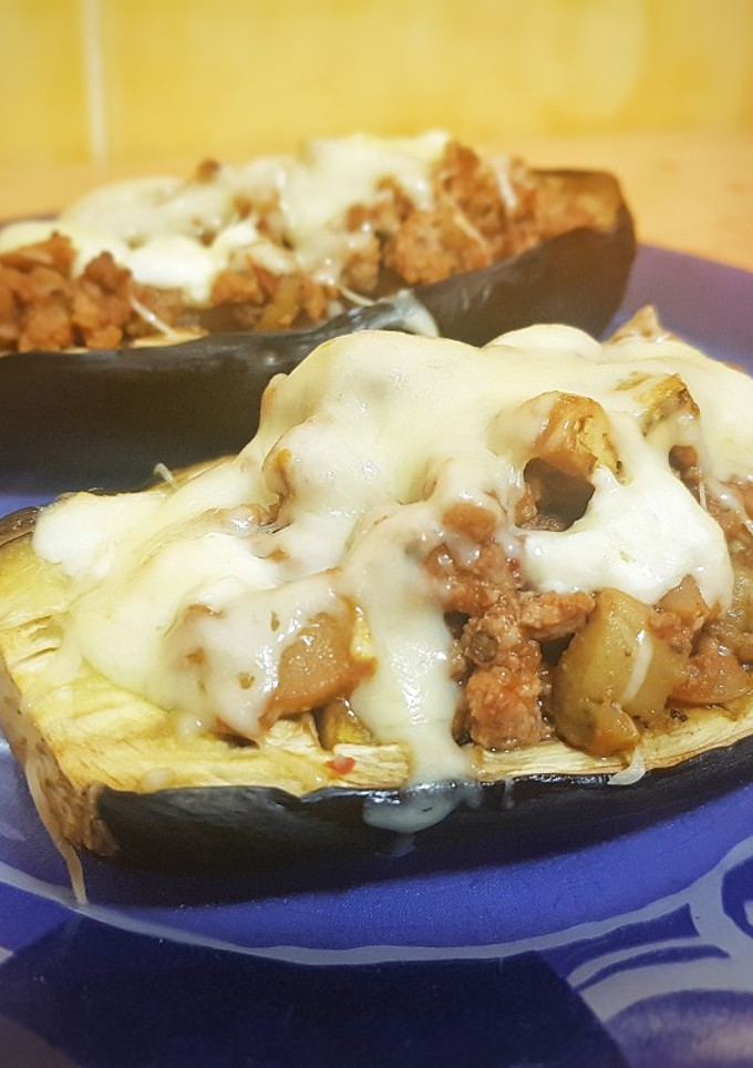 Una foto de Berenjena rellena de carne picada