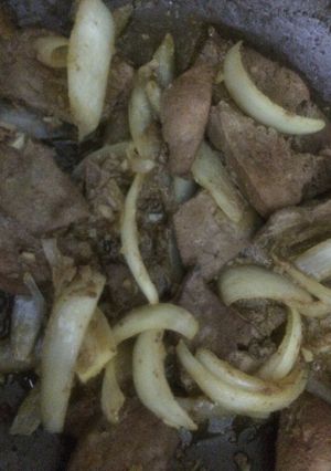 Hình của món Gan xào hành Tây.