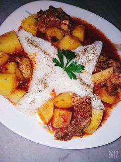 صورة لوصفة بطاطا بالحمض (دبس البندورة) ورز
