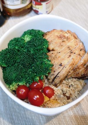 รูปของ ควินัว+อกไก่ปาปริก้า (Microwace recipe : คลีน)