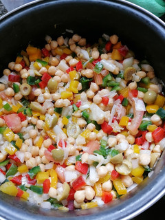Una foto de Ensalada de garbanzos. Receta muy rica