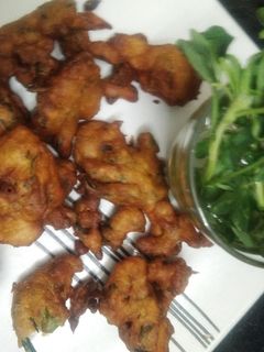 કેળા મેથીના ભજીયા રેસીપી મુખ્ય ફોટો