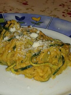 Una foto de Espaguetis de calabacín con salsa de curry