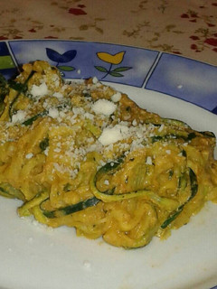 Una foto de Espaguetis de calabacín con salsa de curry