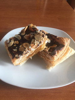 Una foto de MIlhojas con crema de limón