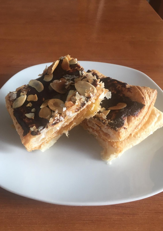 Una foto de MIlhojas con crema de limón