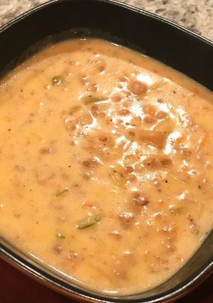 A picture of Crockpot Cheeseburger Soup.