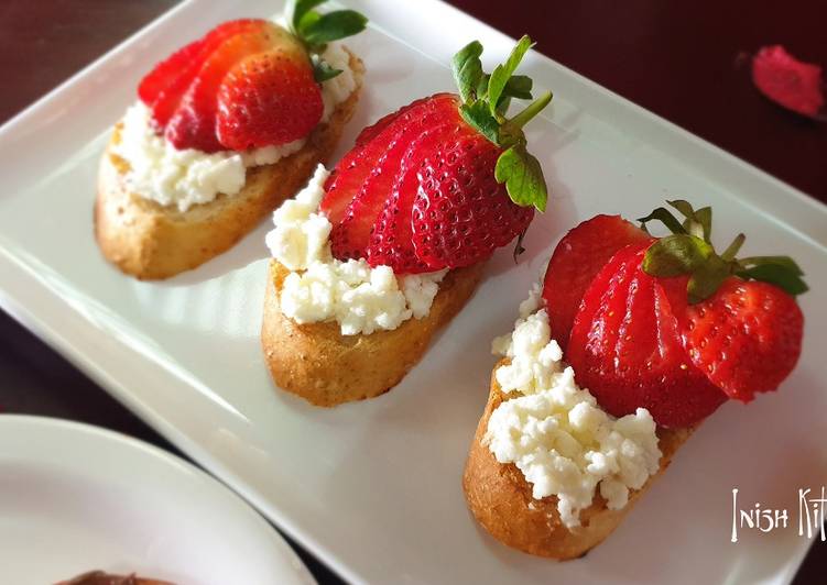 Recipe of Speedy Strawberry cheese toast