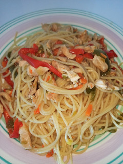 Una foto de Chop suey con spaghetti